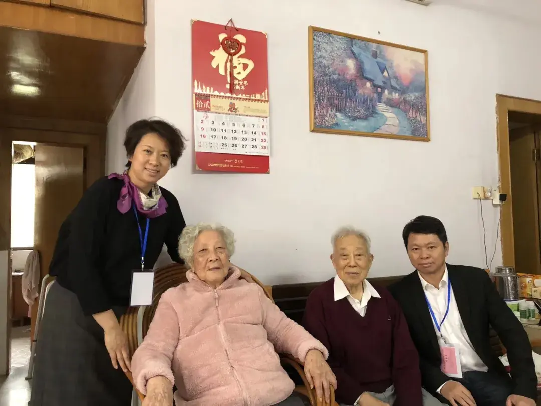 2018年中国民居学术会议三十周年与恩师合影