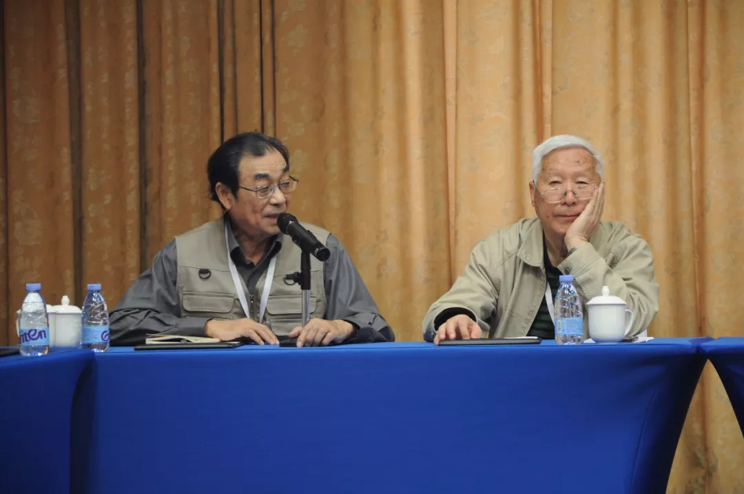 李先逵大师和朱良文大师在座谈会上